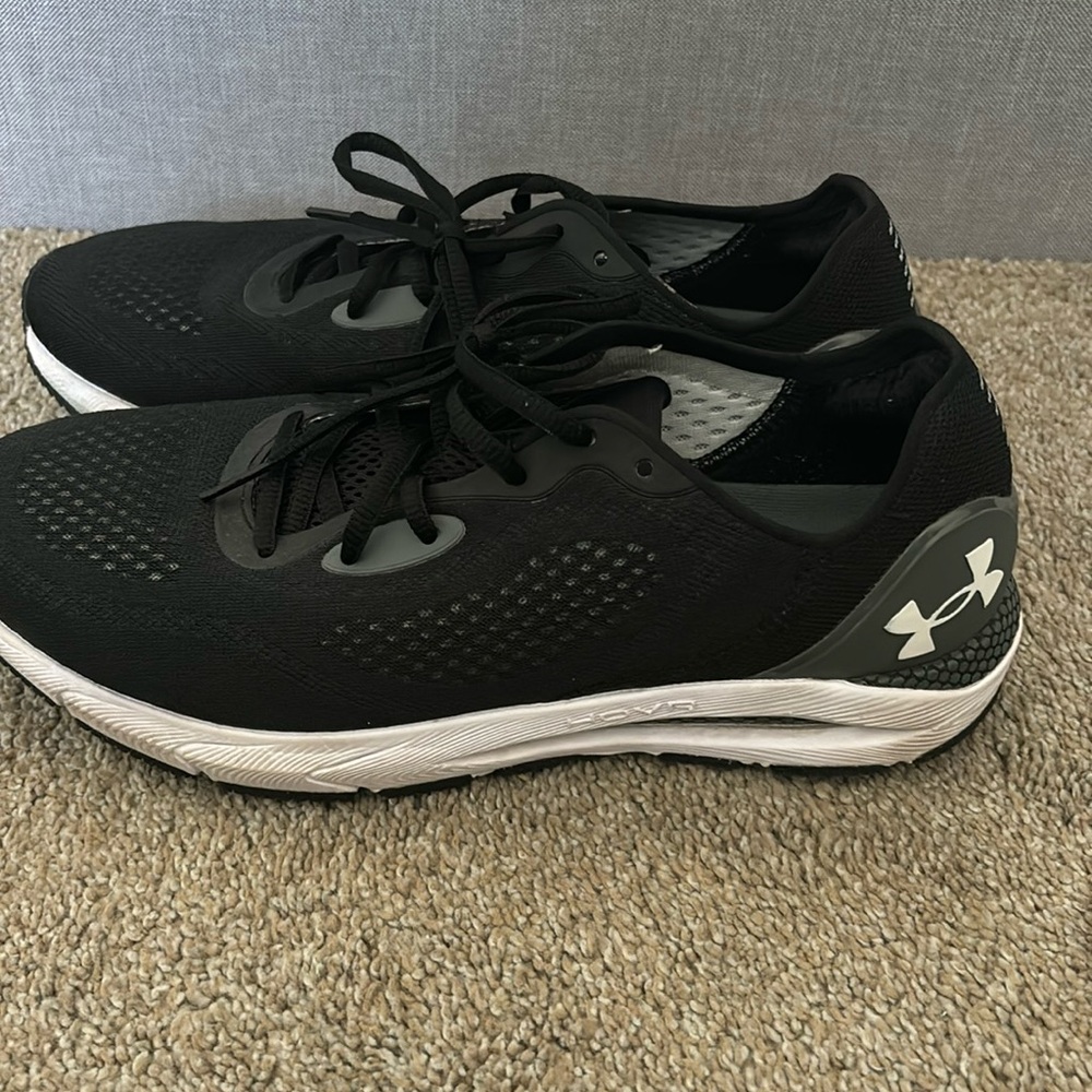 UA hovr sonic 5 running shoe